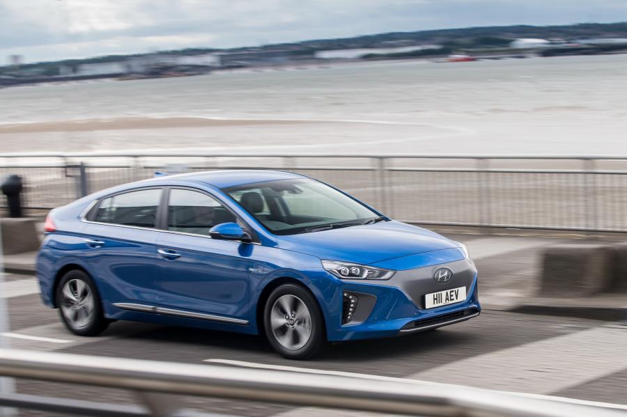  Hyundai IONIQ electric 2016 года  (UK) (фото 10 из 29)